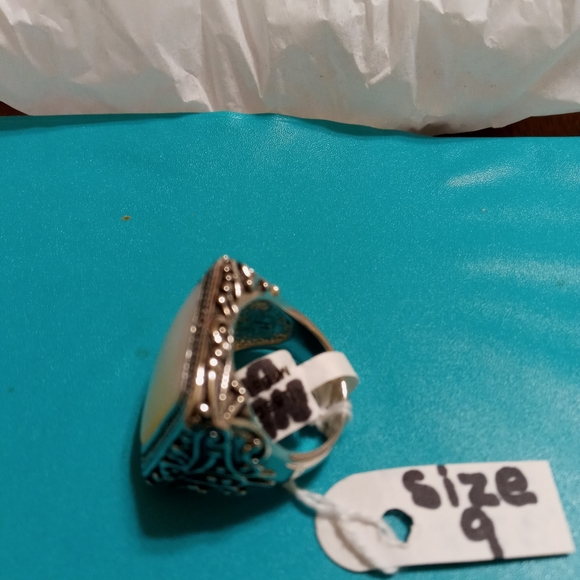 Ring - Picture 3 of 8